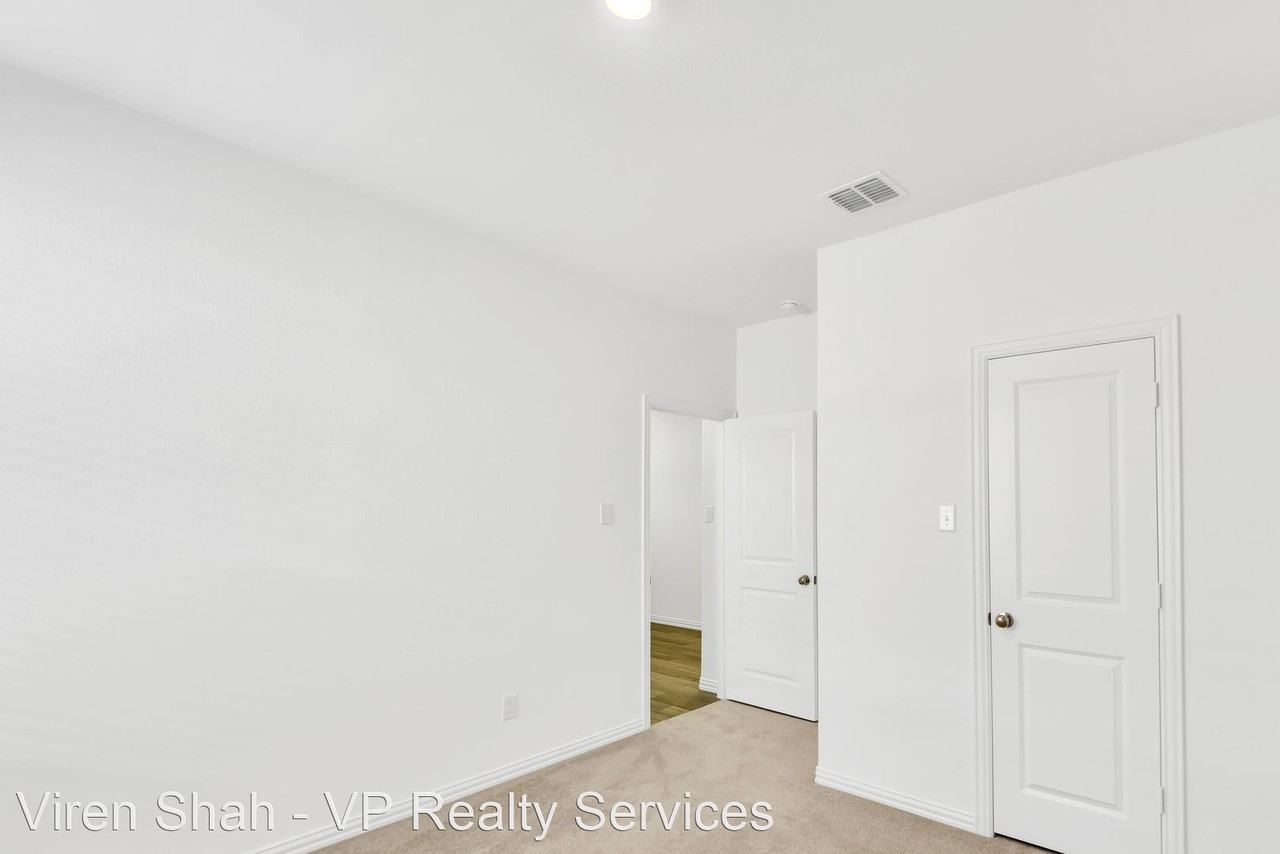 5126 Penrose Dr - Photo 2 of 28