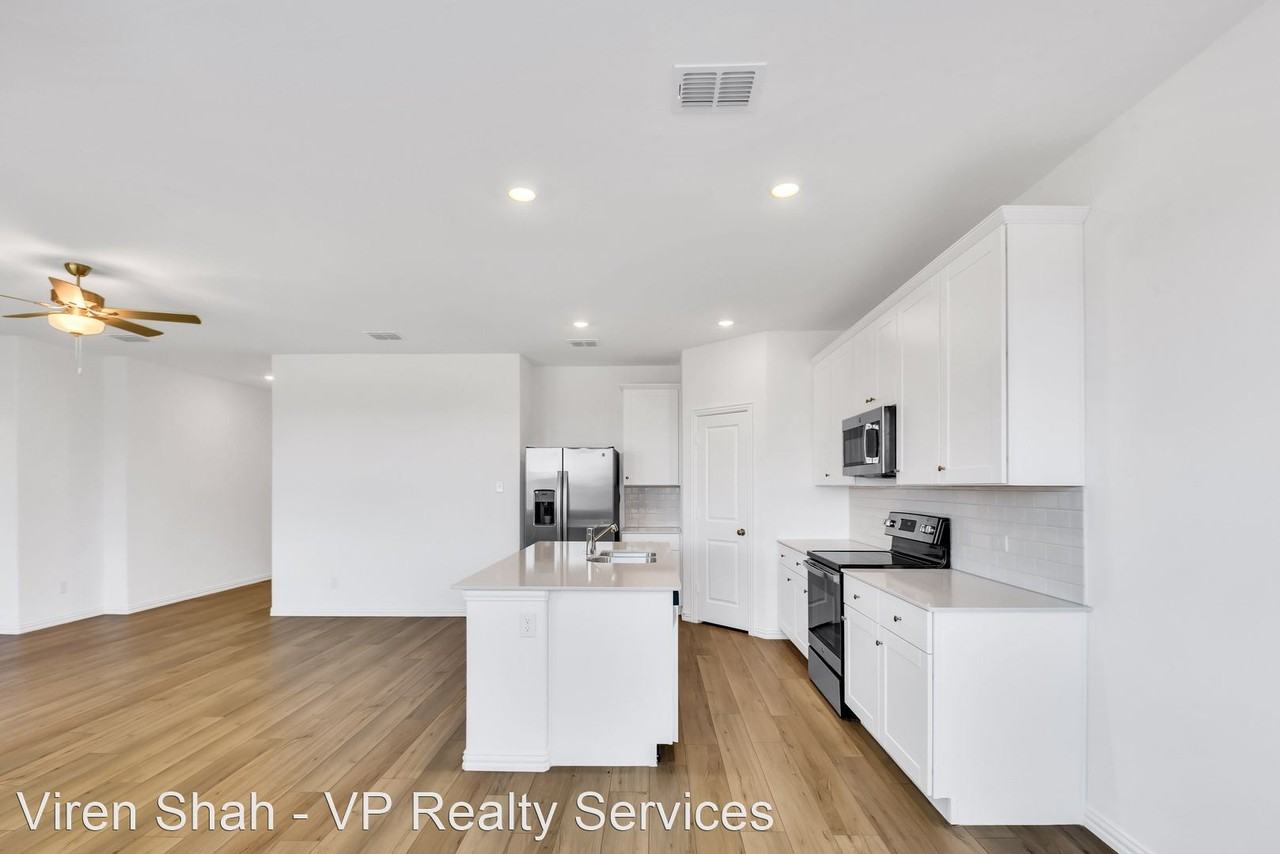 5126 Penrose Dr - Photo 3 of 28
