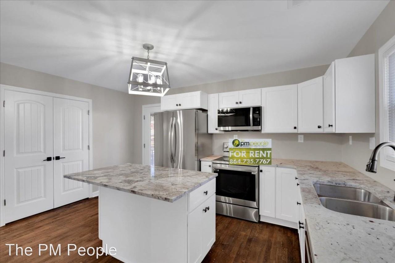 501 S E St - Photo 2 of 28