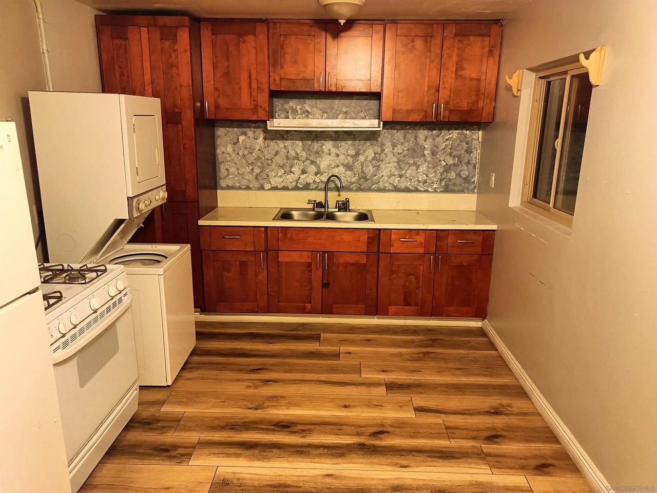 3417 Valle Ave - Photo 2 of 5