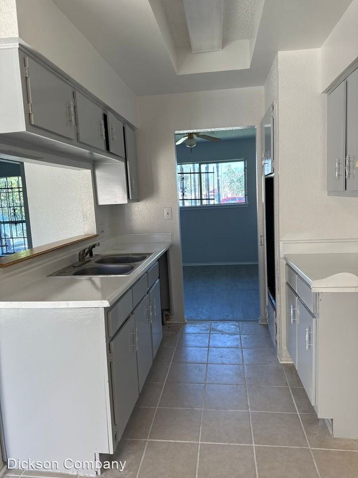 12814 Greenshire Dr - Photo 3 of 16