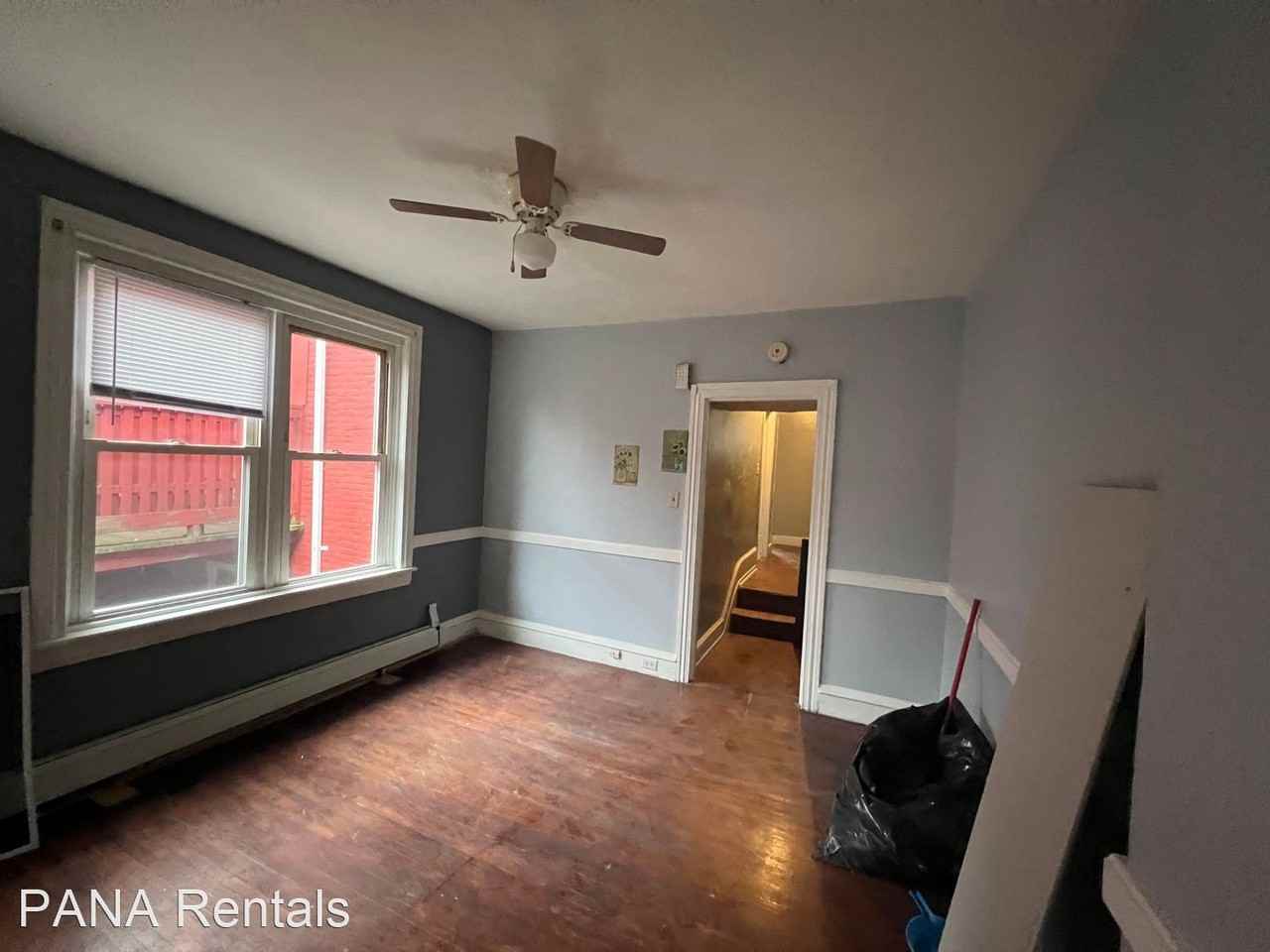 1035 Walnut St - Photo 3 of 8