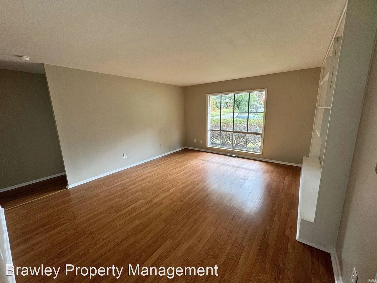 1122 W Winding Way - Photo 3 of 10