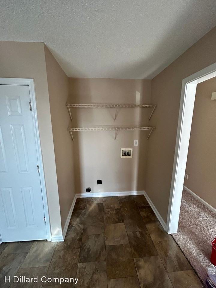 106 Bruce St - Photo 3 of 9