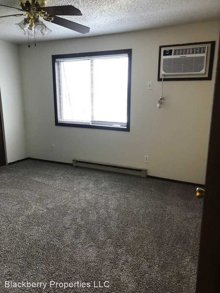 1460 Pioneer Road - Photo 2 of 8