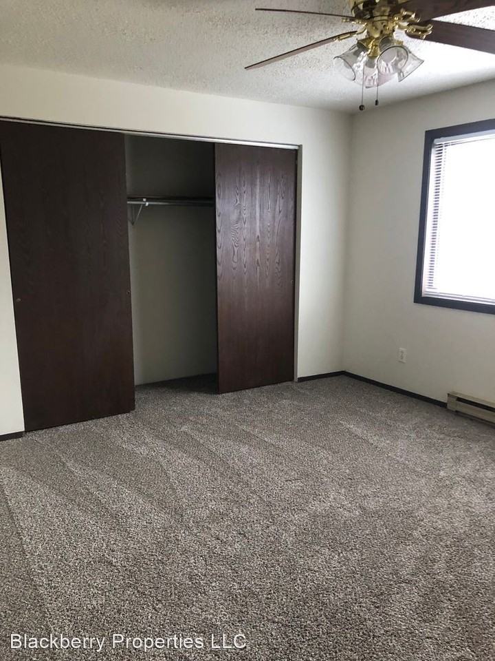 1460 Pioneer Road - Photo 3 of 8