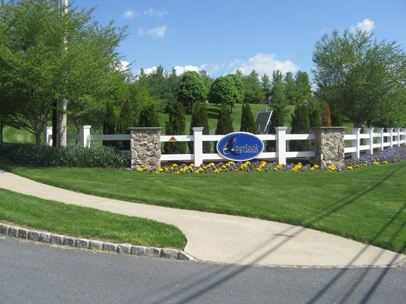 12 Overlook Dr - Photo 2 of 18