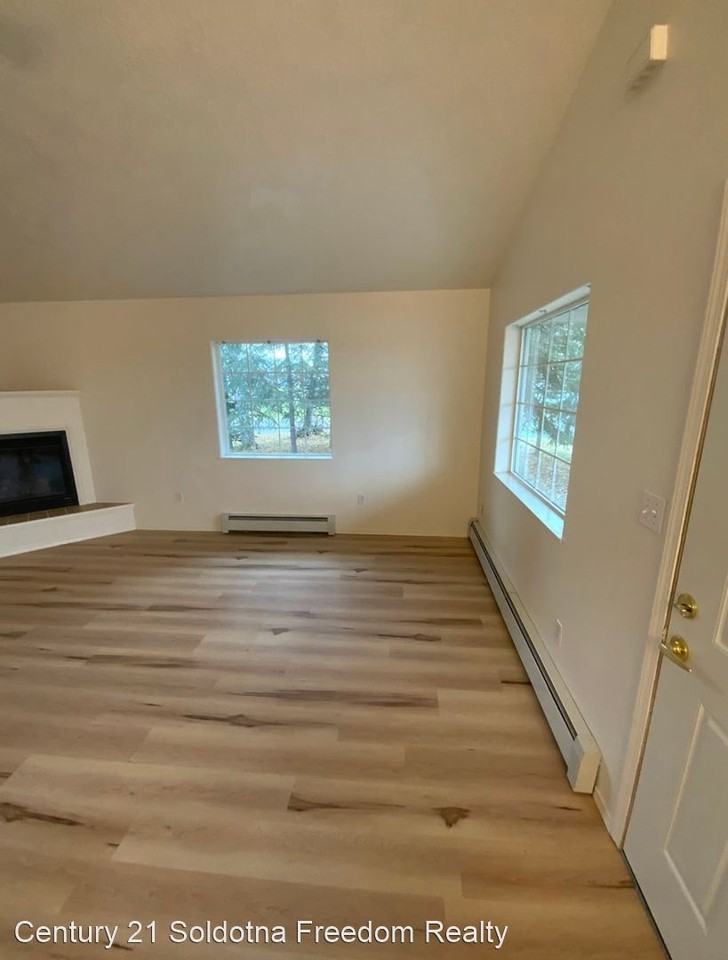 410 W Riverview Ave - Photo 2 of 9