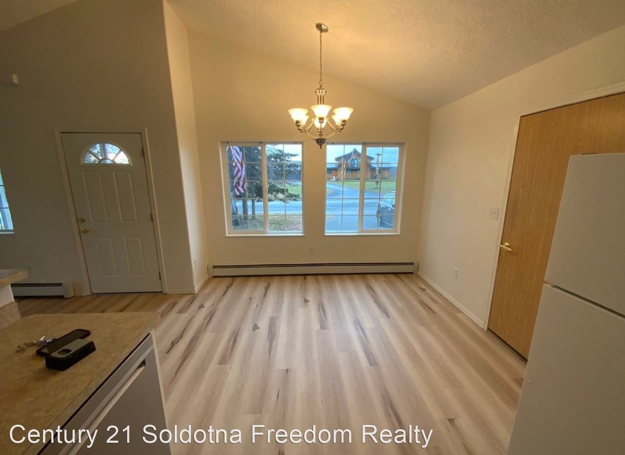 410 W Riverview Ave - Photo 3 of 9