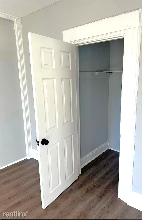 129 S Day St - Photo 3 of 4