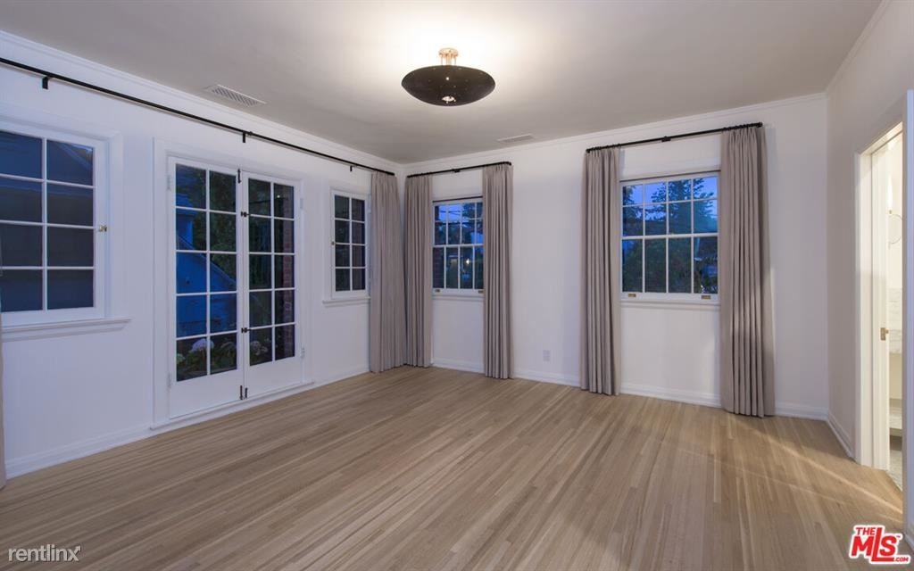 7655 Hollywood Blvd #3 - Photo 3 of 10
