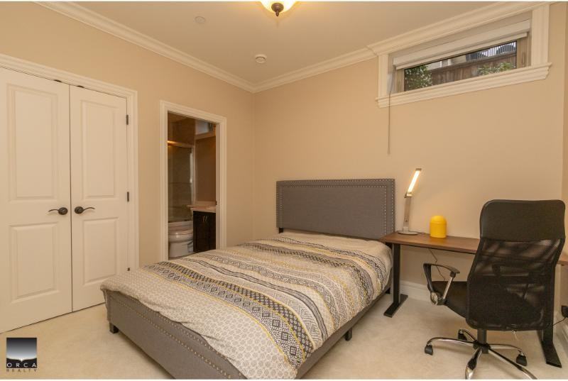 4026 39th Ave W - Photo 3 of 50