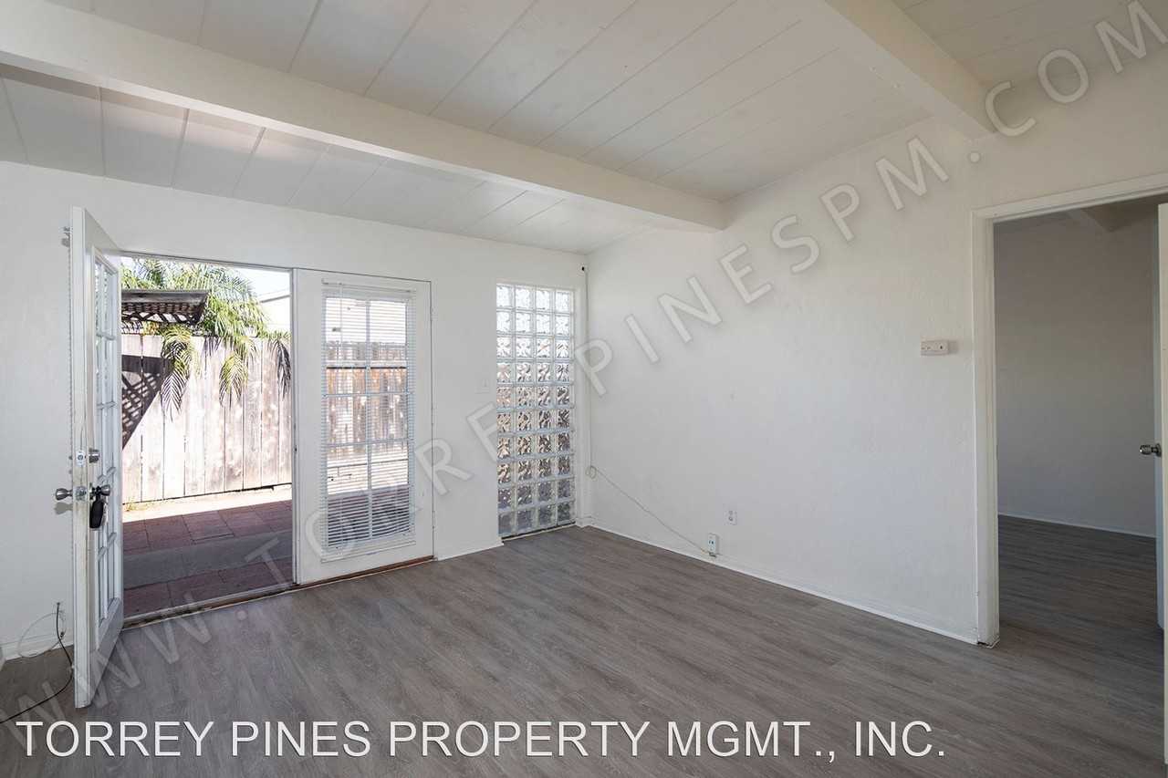 2033 2037 1/2 Grand Avenue Apartments in Pacific Beach, San Diego, CA