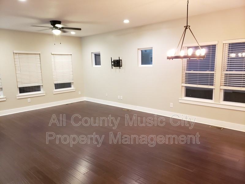 4064 Cedar Cir - Photo 4 of 23