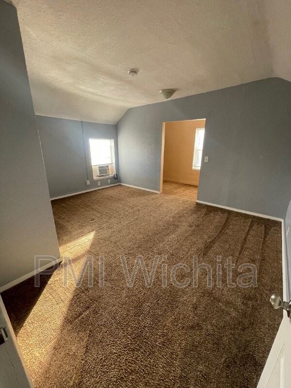 1126 1/2 Dearborn St - Photo 3 of 12