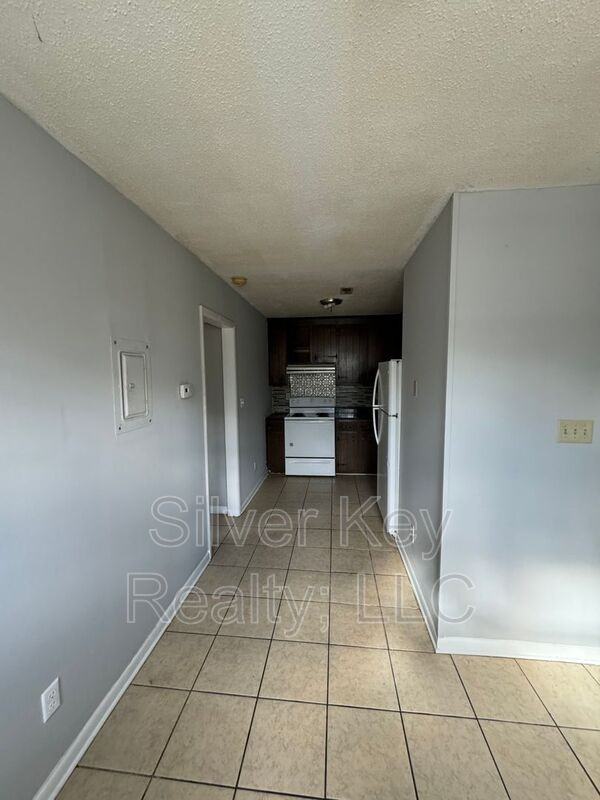 202 N Hill St #C - Photo 2 of 9