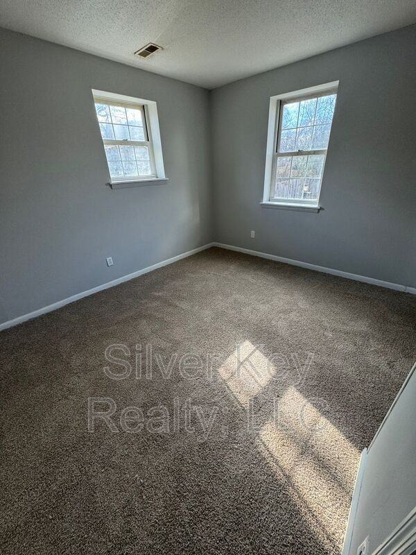 202 N Hill St #C - Photo 7 of 9