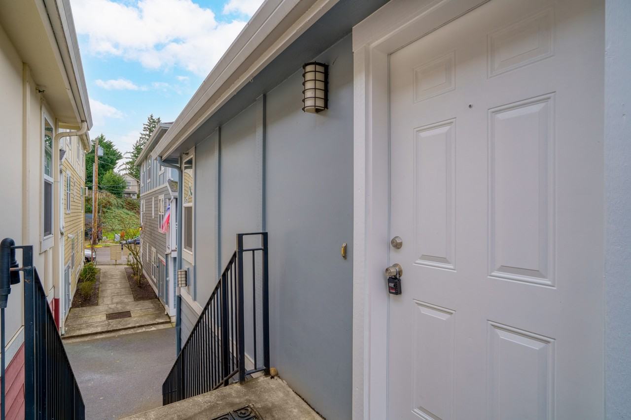 136 Se 119th Ave - Photo 3 of 18