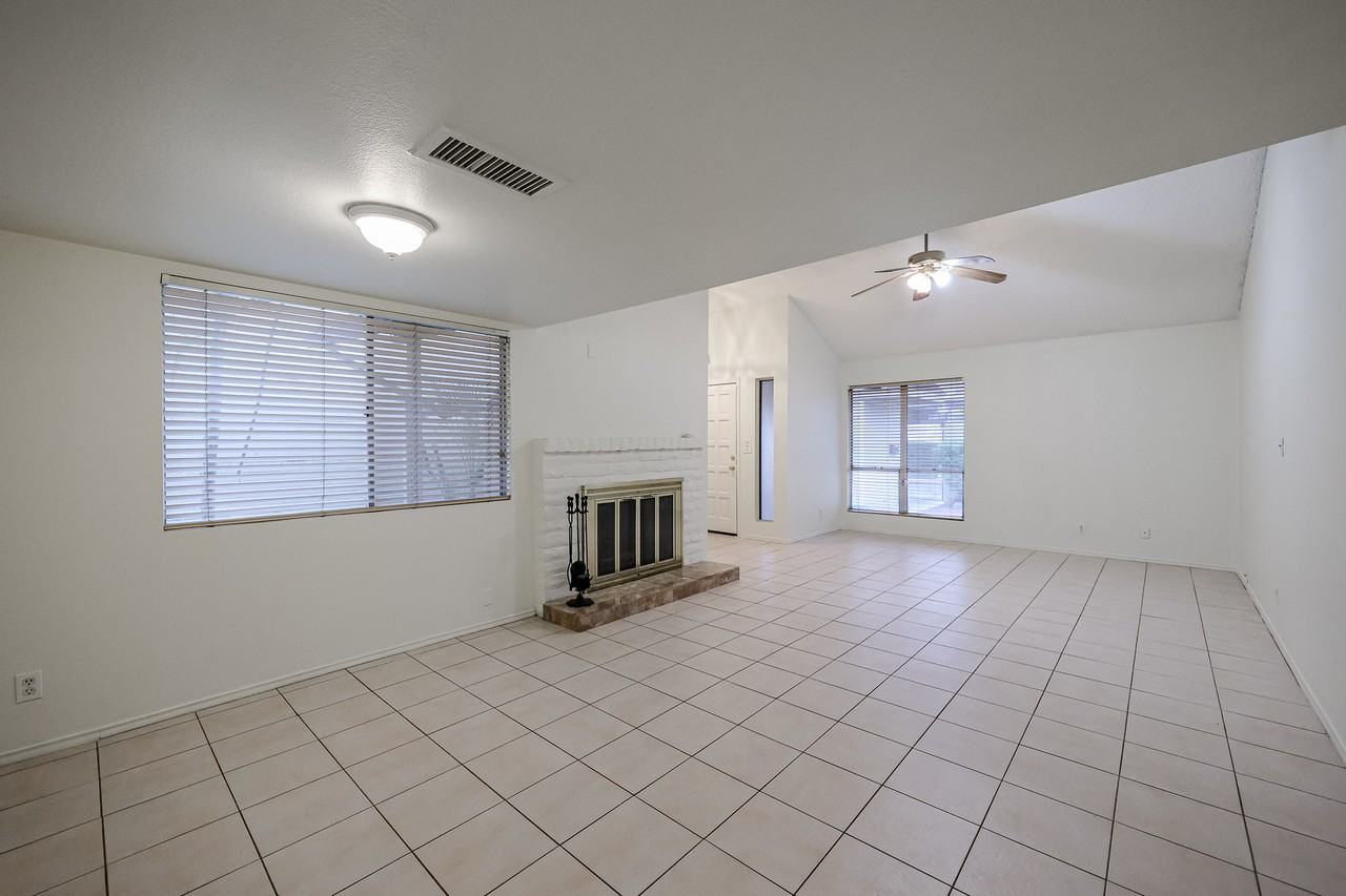 6626 N Majorca Ln W - Photo 4 of 24