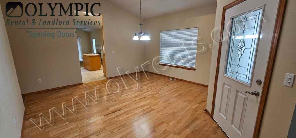 2915 Haig Dr Se - Photo 3 of 25