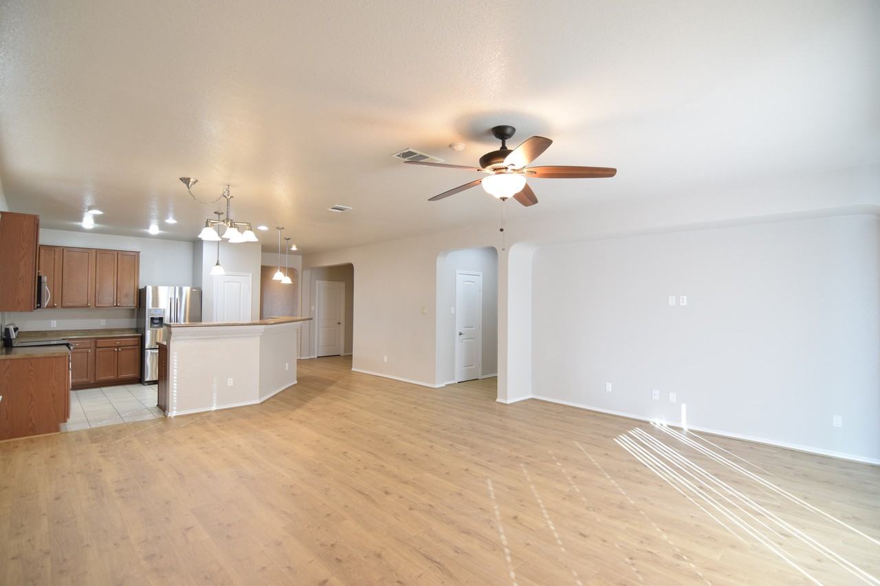 823 Tumbleweed Trl - Photo 7 of 19