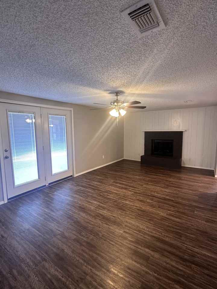 7501 Nw 113th St - Photo 2 of 10