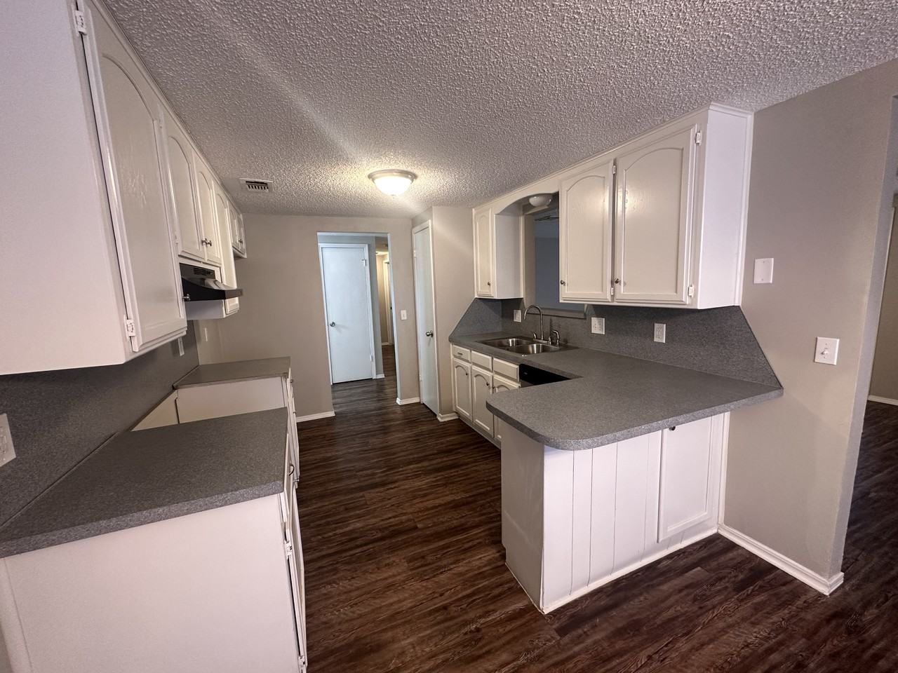 7501 Nw 113th St - Photo 3 of 10