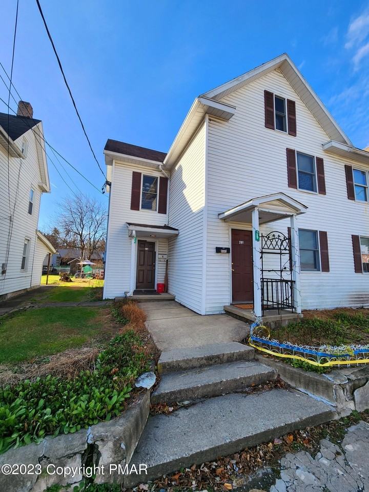 25 N 2nd St, Stroudsburg, PA 18360 1 Bedroom Apartment for Rent