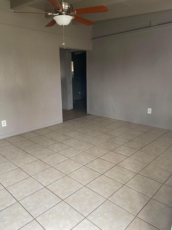 610 W North St #A - Photo 2 of 12