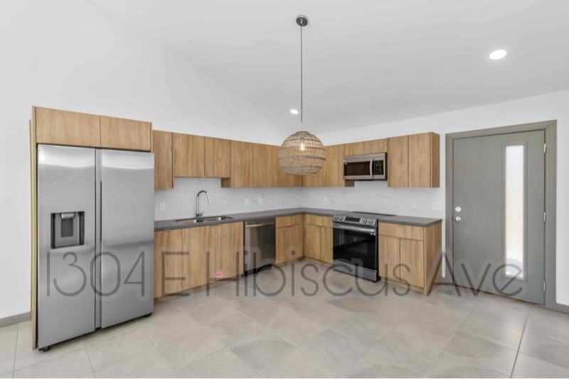 1304 E Hibiscus Ave #1 - Photo 2 of 3