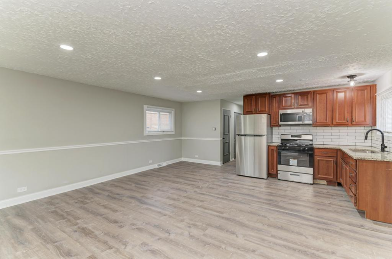 11205 S Laflin St - Photo 2 of 25