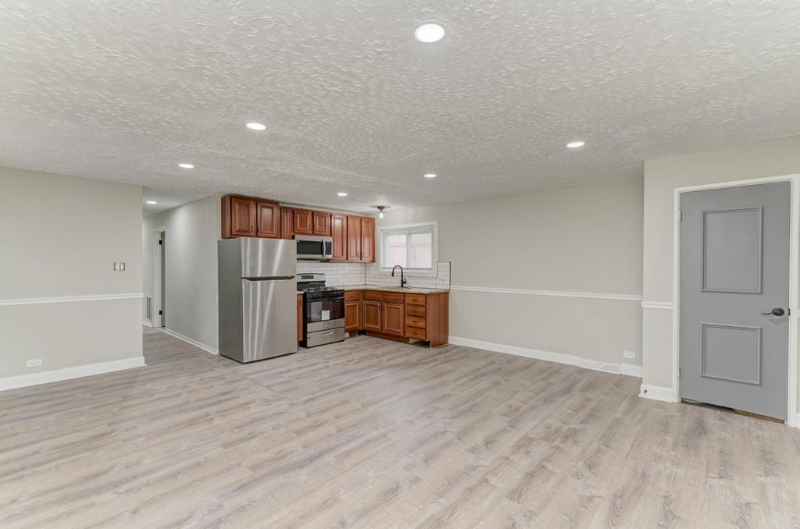 11205 S Laflin St - Photo 3 of 25