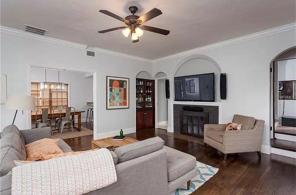 122 E Esther St - Photo 3 of 14