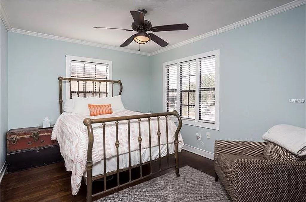 122 E Esther St - Photo 5 of 14