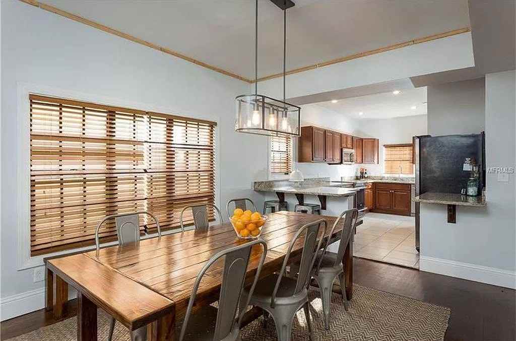 122 E Esther St - Photo 6 of 14