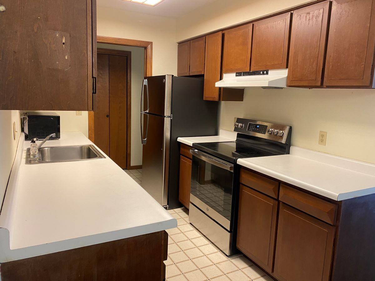 6005 Eden Prairie Rd Apt 103 #103 - Photo 3 of 14