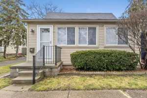 featured image of 2040 Austin Avenue #1