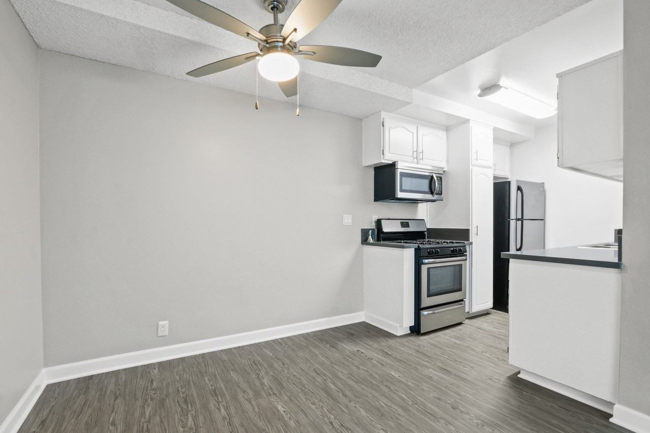 Magnolia - Photo 4 of 67