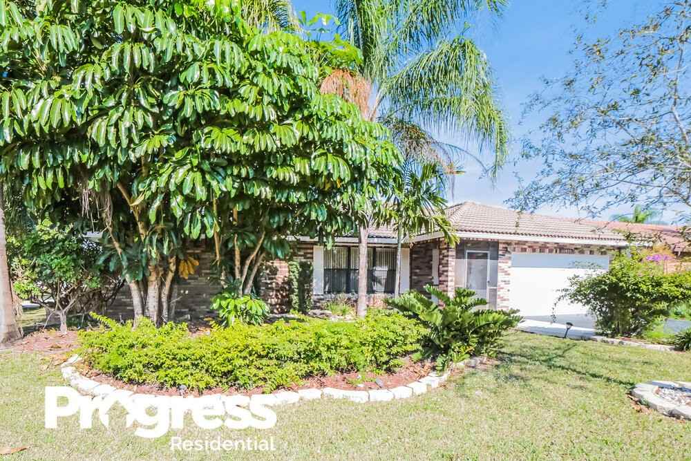 10677 Nw 6th Ct - Photo 3 of 16