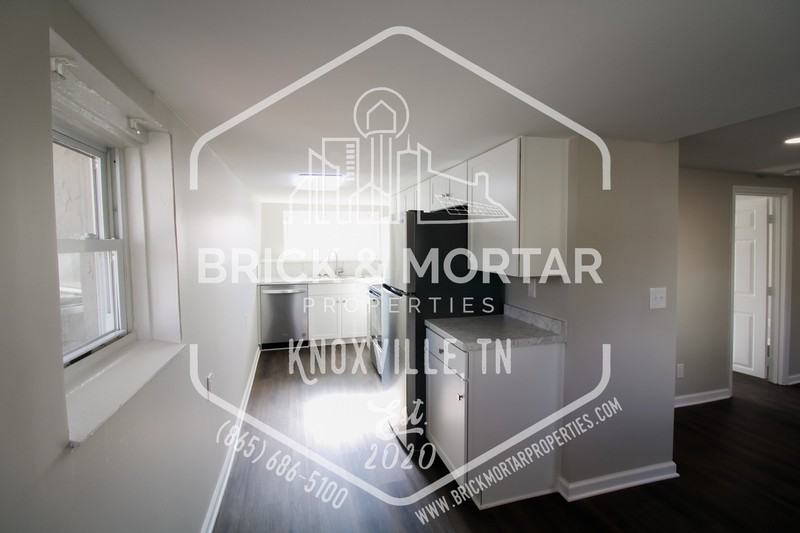 1008 E Harper Ave - Photo 4 of 15