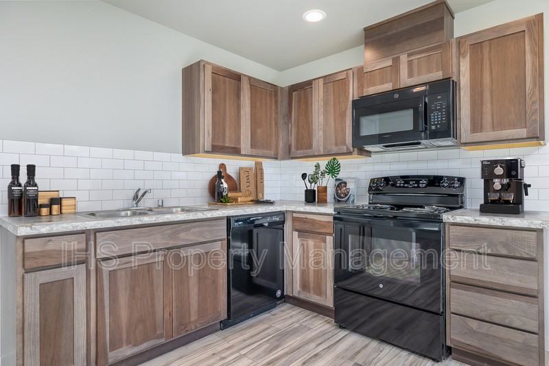 2405 Ronan St #C - Photo 5 of 15