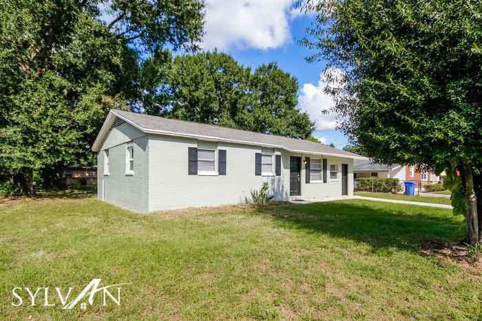 8318 Croton Ave - Photo 3 of 16