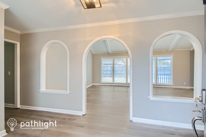 4052 Port Cleburne Ln - Photo 2 of 20