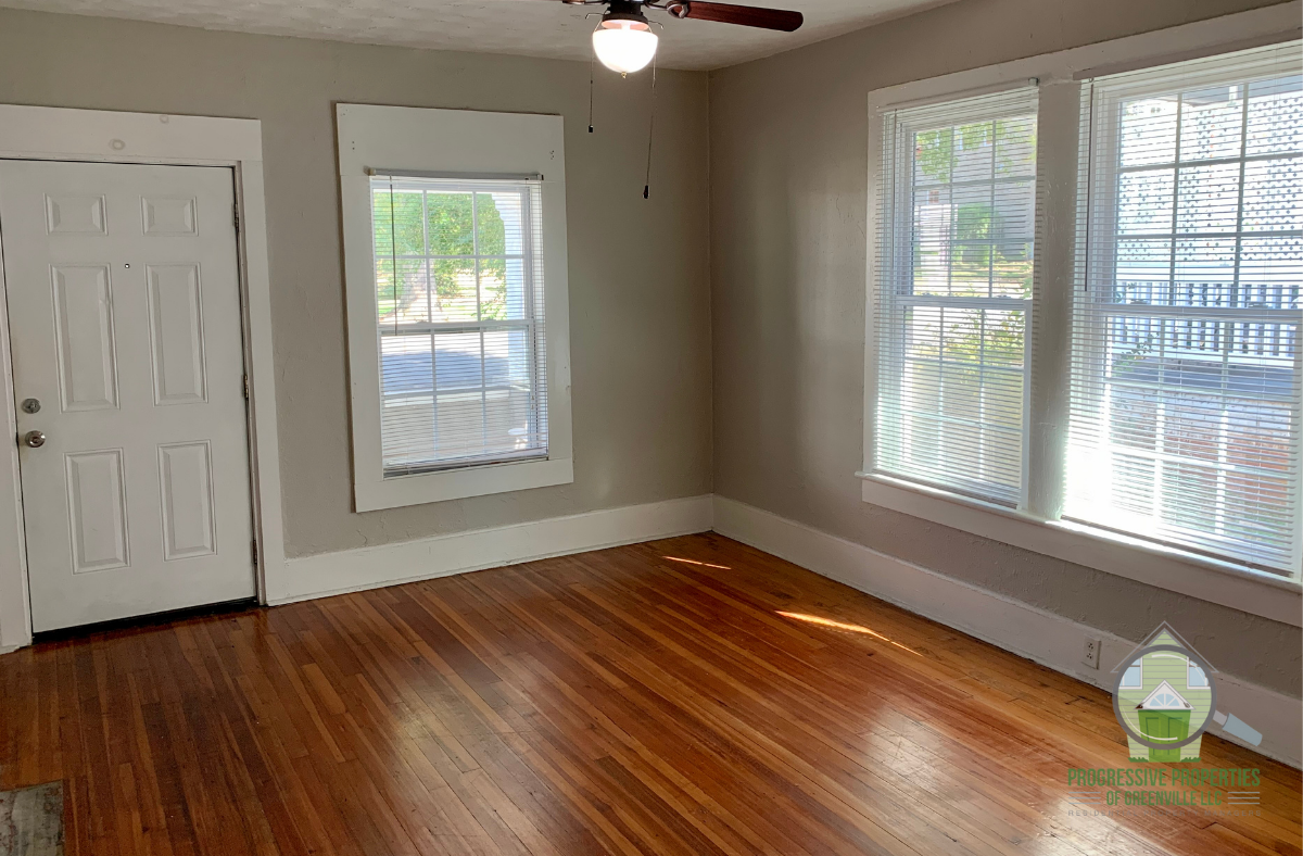 8A Cromwell Ave #1 - Photo 3 of 10