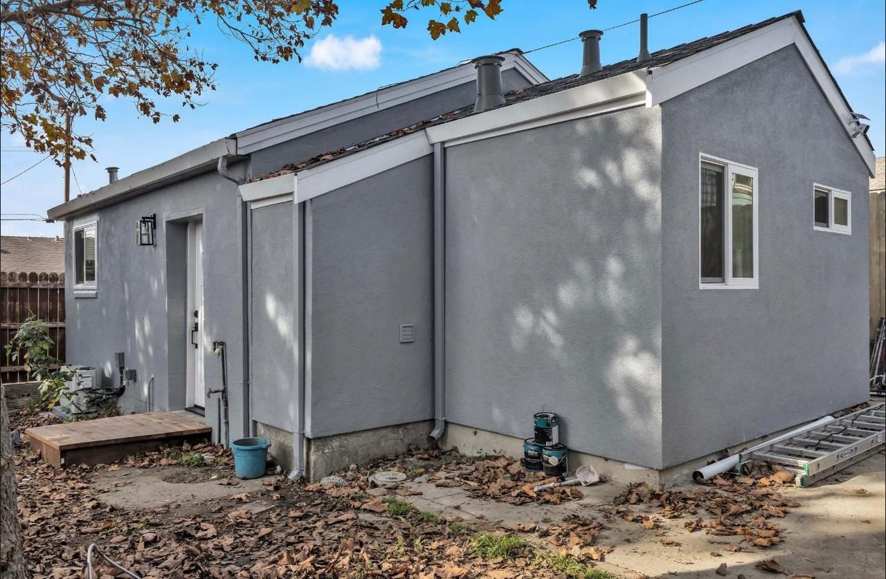 25201 Del Mar Ave #B - Photo 2 of 19