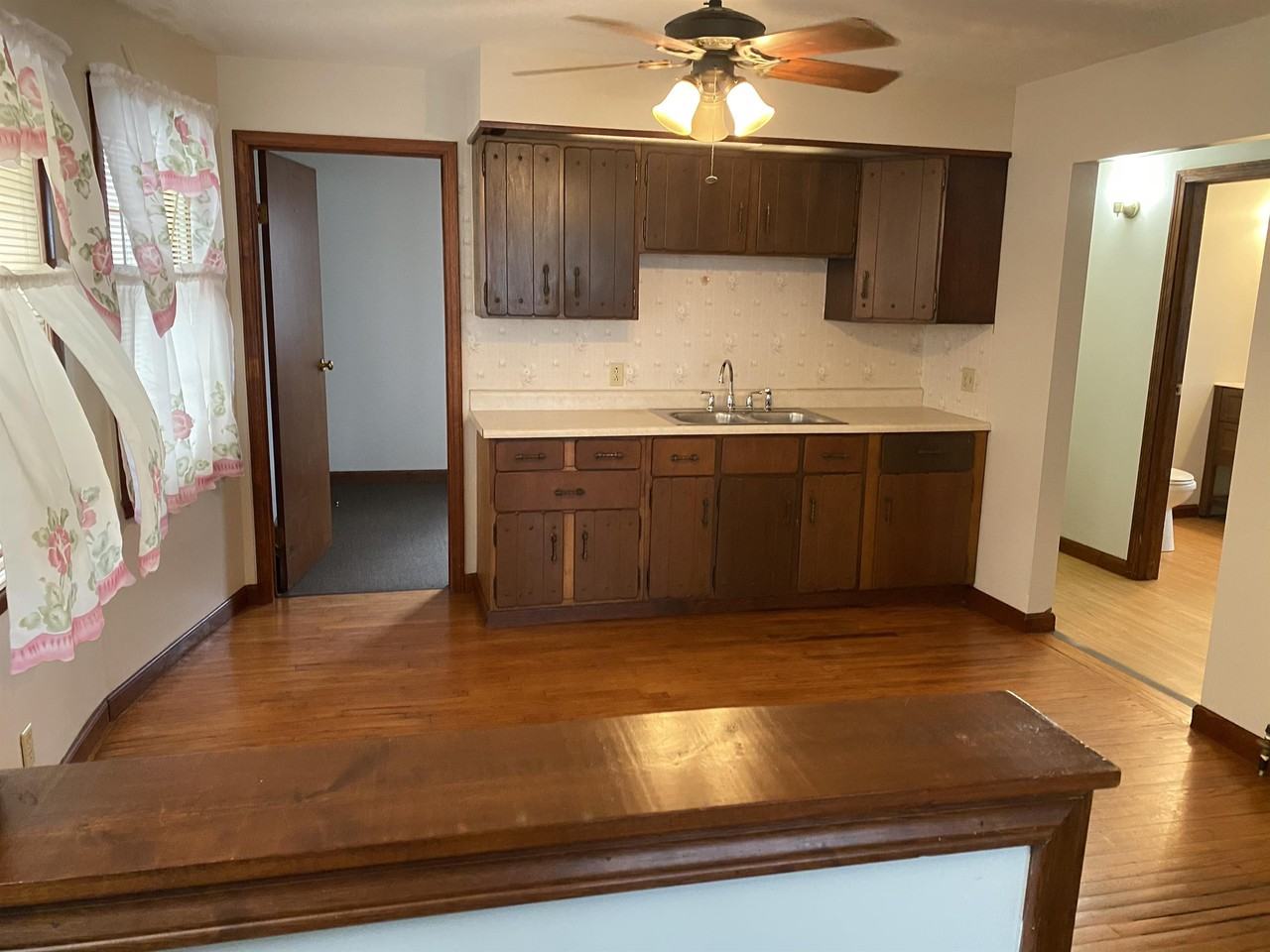 359 Marilla St Lowr - Photo 2 of 9