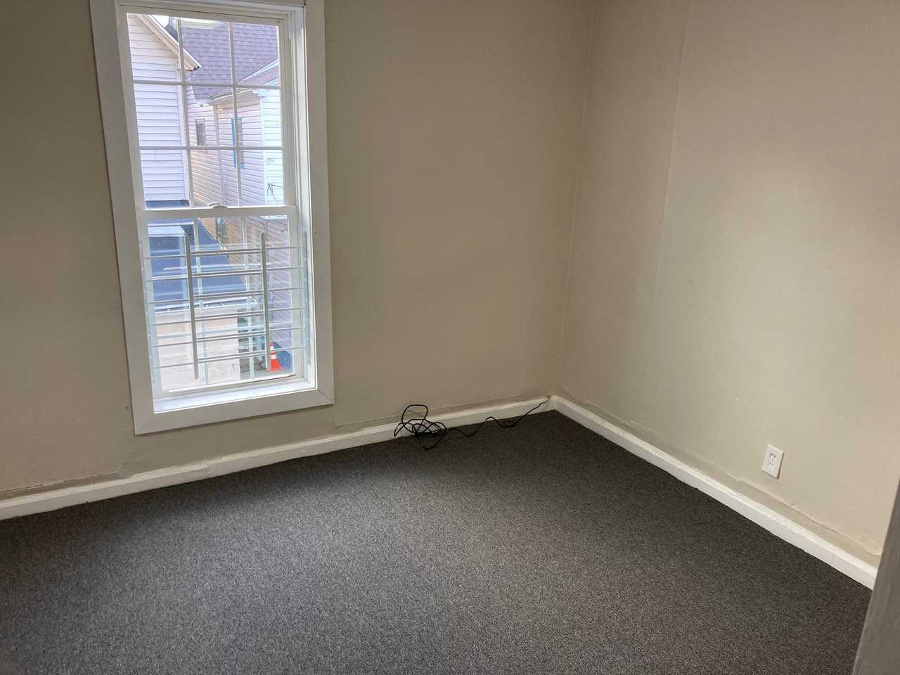 913 Niagara St Uppr Rear #UR - Photo 5 of 10