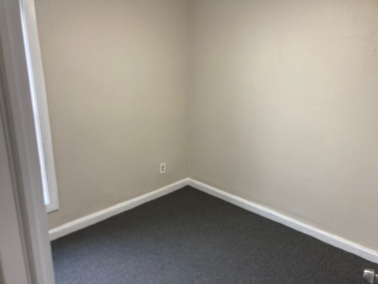 913 Niagara St Uppr Rear #UR - Photo 7 of 10