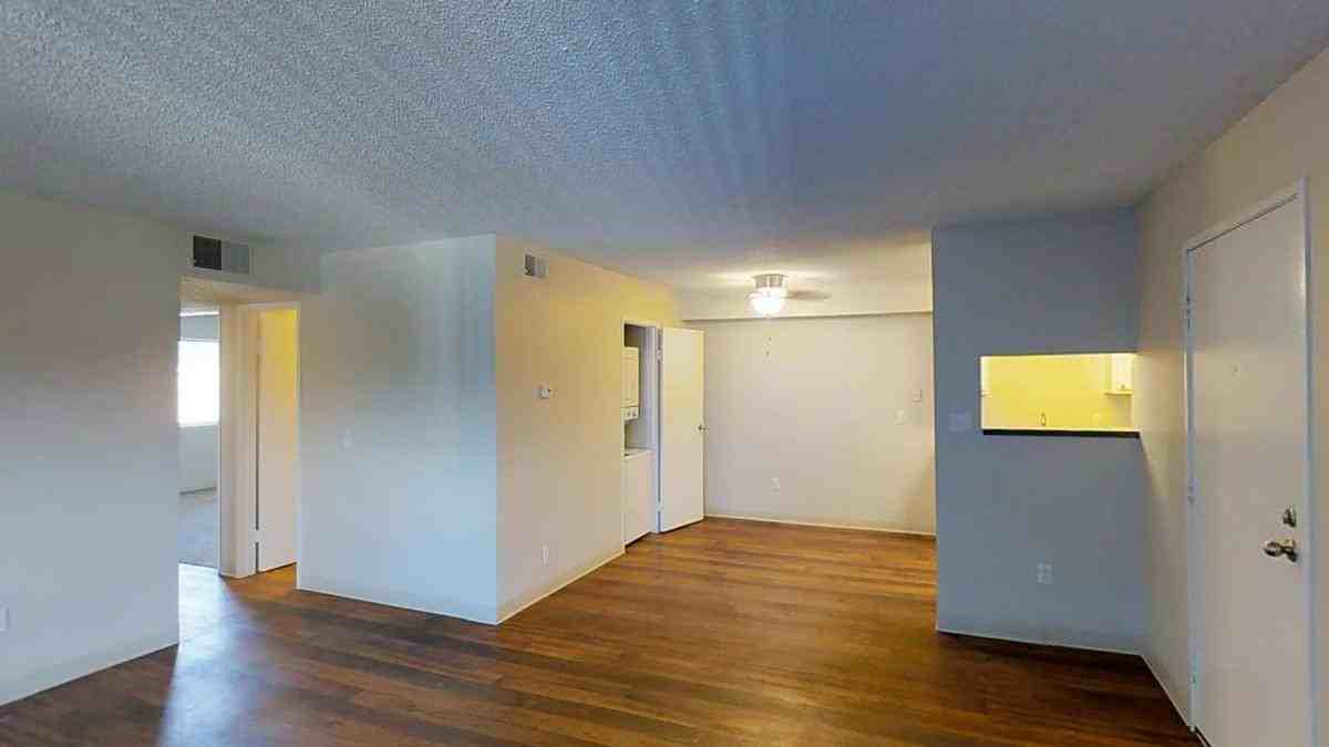 3205 W Floyd Ave - Photo 2 of 35