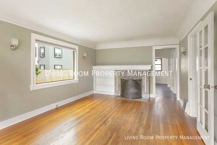 6825 N Maryland Ave - Photo 2 of 14